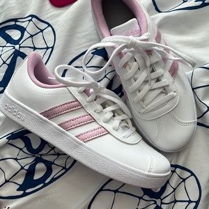 Girls Adidas size 1.5 glitter pink stripe shoes never worn